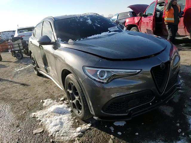 2018 Alfa Romeo Stelvio - Image 11