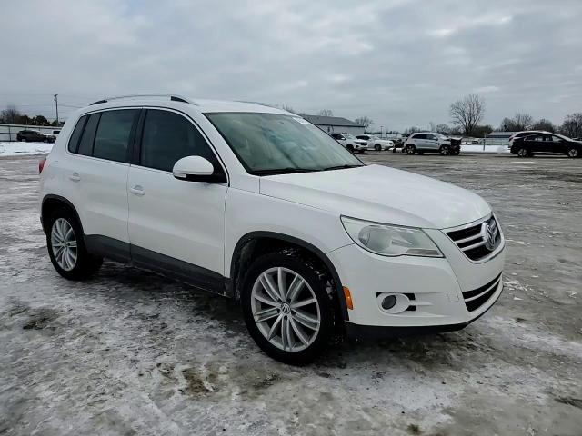 2010 Volkswagen Tiguan - Image 11
