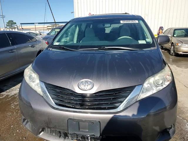 2012 Toyota Sienna - Image 14