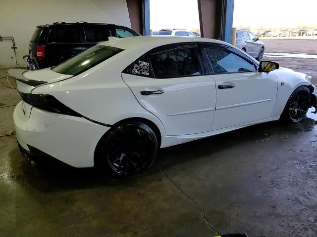 2018 Lexus IS - Image 13