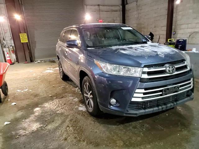 2019 Toyota Highlander - Image 11