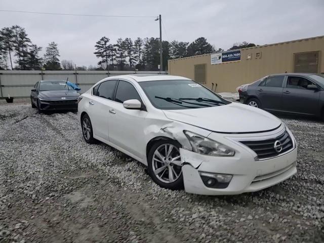 2014 Nissan Altima - Image 13