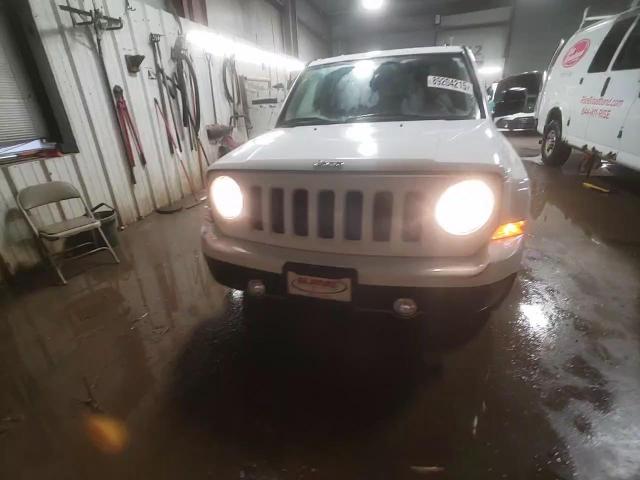 2016 Jeep Liberty (Patriot) - Image 13