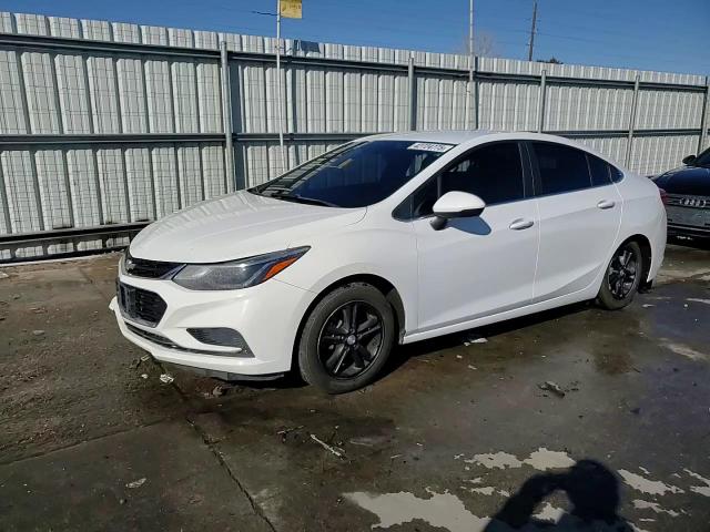 2017 Chevrolet Cruze - Image 13