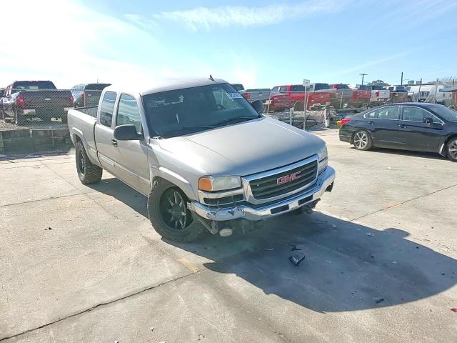 2006 GMC Sierra - Image 11