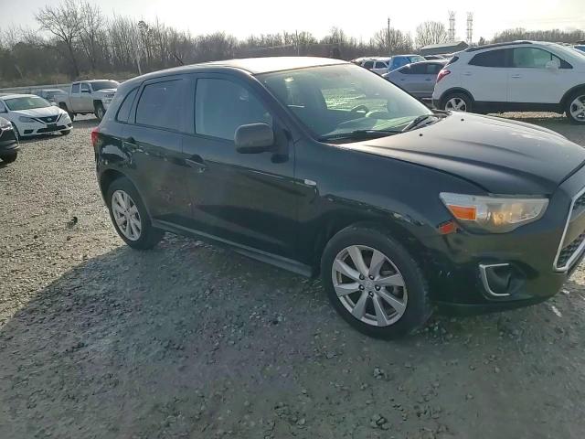 2015 Mitsubishi Outlander - Image 11