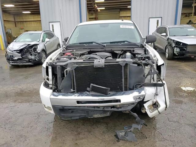 2011 Chevrolet Silverado - Image 10