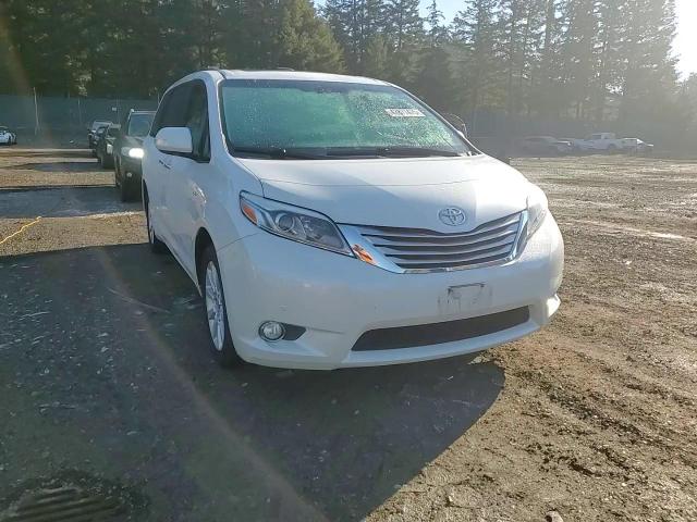 2016 Toyota Sienna - Image 11
