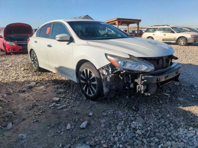 2018 Nissan Altima - Image 13