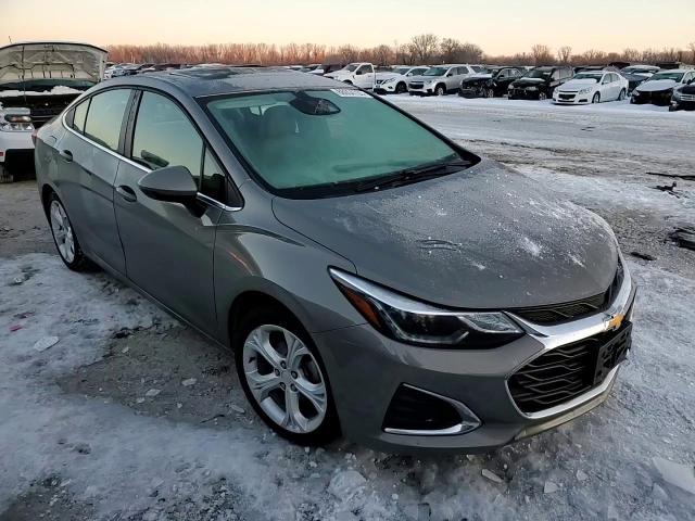 2019 Chevrolet Cruze - Image 11