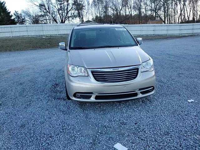 2015 Chrysler Town & Country - Image 12
