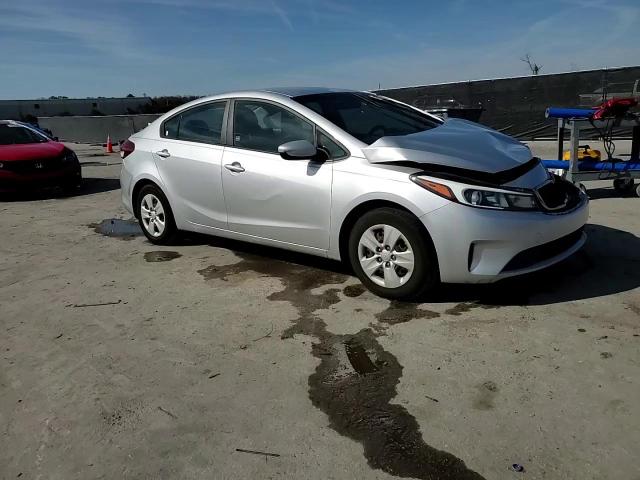 2017 Kia Forte - Image 13