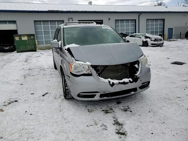 2014 Chrysler Town & Country - Image 12