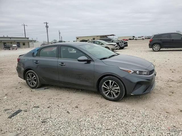 2022 Kia Forte - Image 11