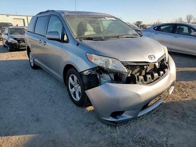 2013 Toyota Sienna - Image 11