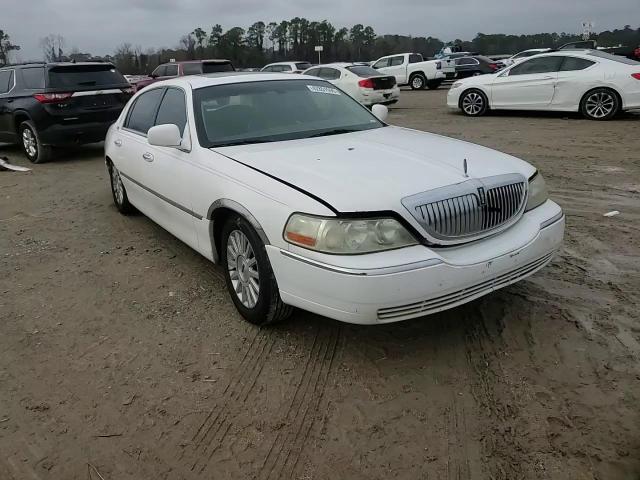 2005 Lincoln Town Car - Image 11