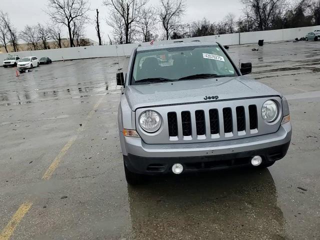 2015 Jeep Liberty (Patriot) - Image 11