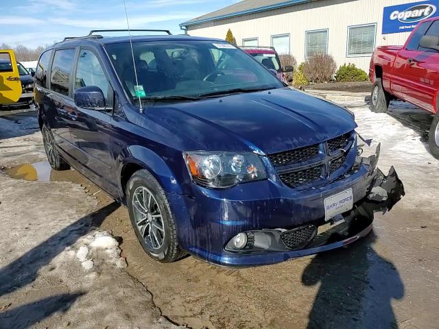 2017 Dodge Caravan - Image 14