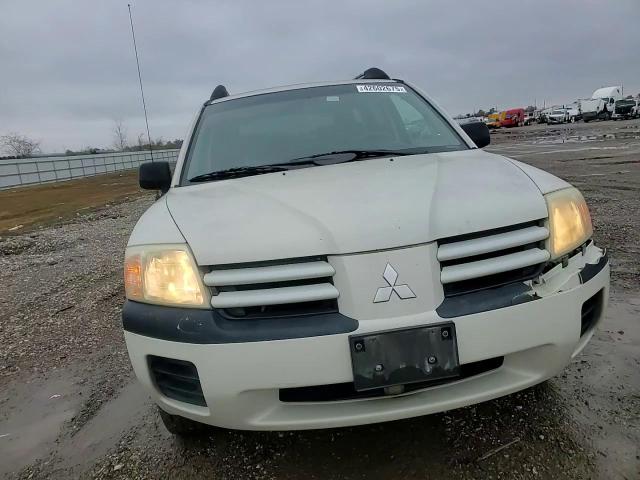 2004 Mitsubishi Endeavor - Image 10