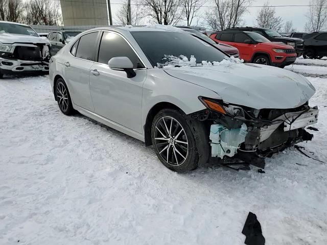 2022 Toyota Camry - Image 10