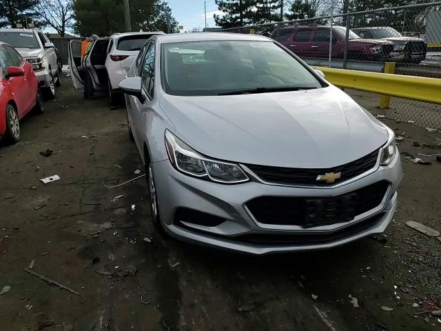 2017 Chevrolet Cruze - Image 10