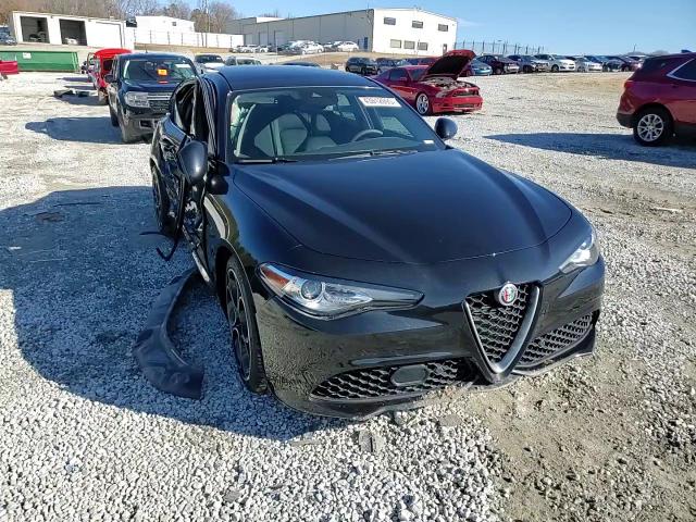 2019 Alfa Romeo Giulia - Image 11