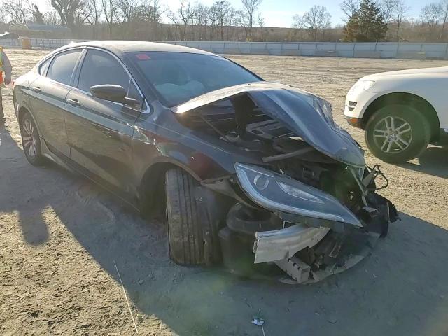 2015 Chrysler 200 - Image 10