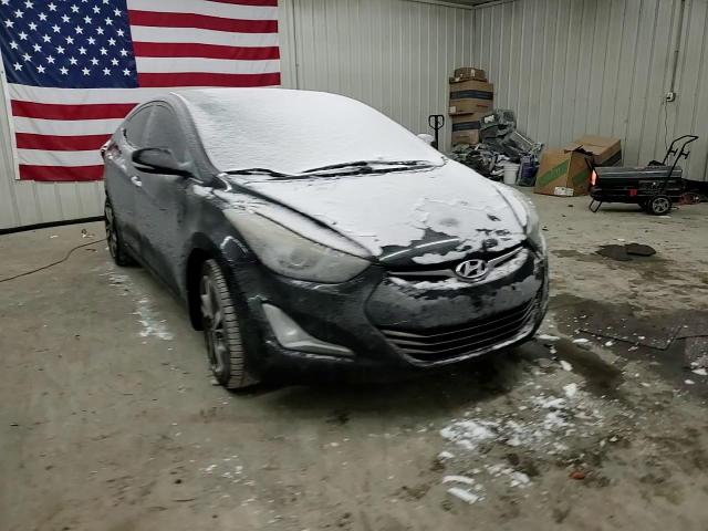 2016 Hyundai Elantra - Image 10