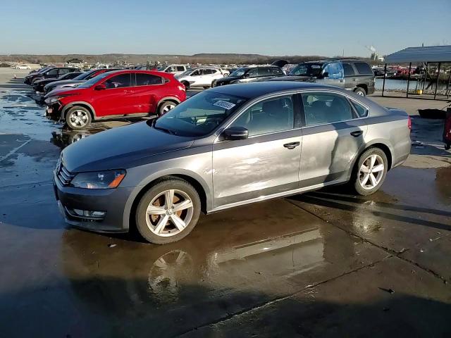 2015 Volkswagen Passat - Image 13