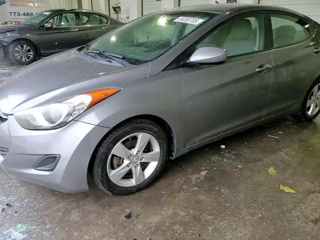 2013 Hyundai Elantra - Image 13