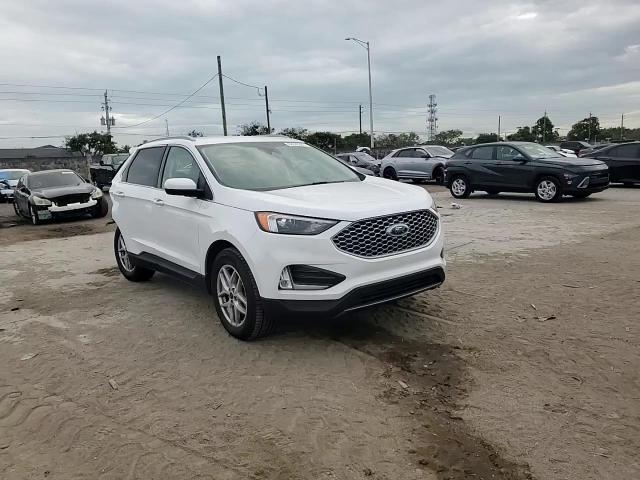 2023 Ford Edge - Image 11