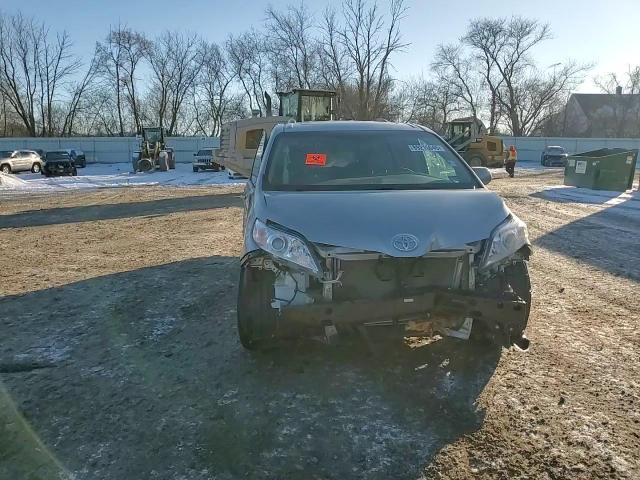 2015 Toyota Sienna - Image 14