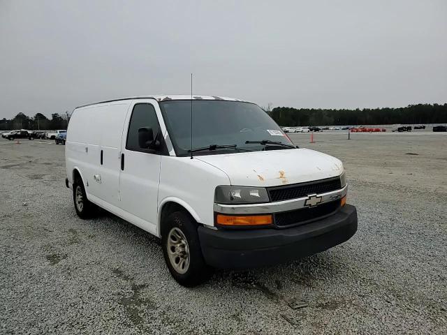 2009 Chevrolet Express - Image 12