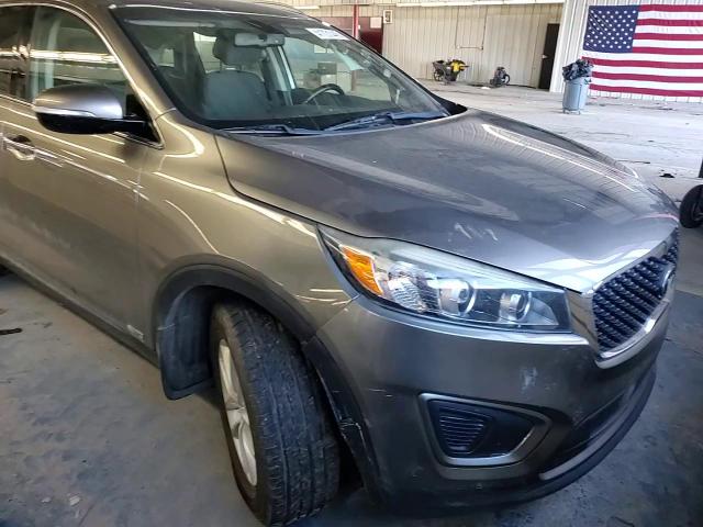 2016 Kia Sorento - Image 11