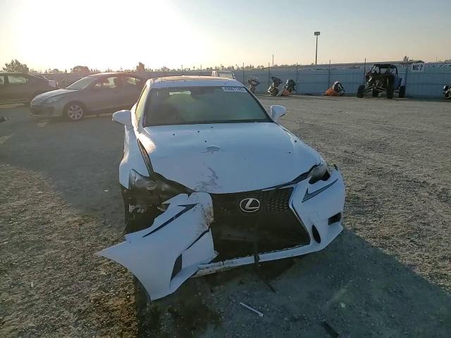 2016 Lexus IS - Image 11
