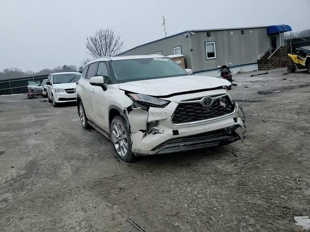 2021 Toyota Highlander - Image 14