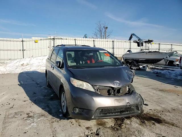 2011 Toyota Sienna - Image 12