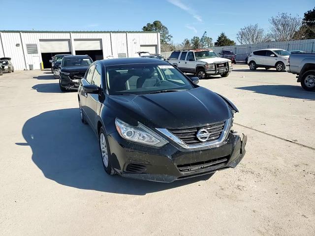 2018 Nissan Altima - Image 10