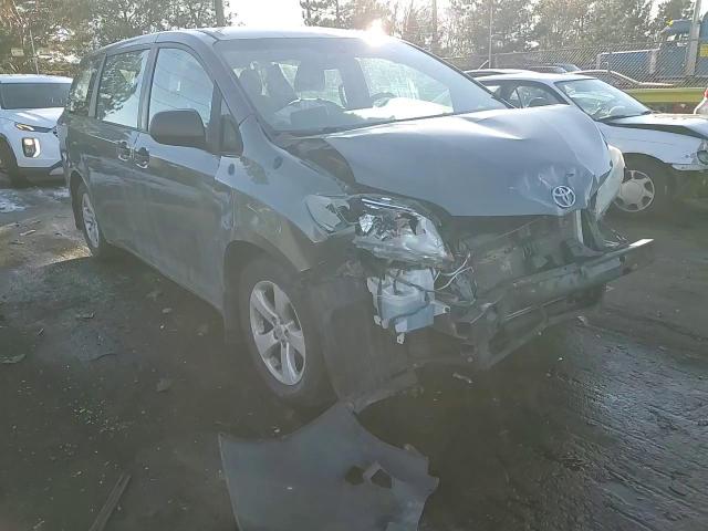 2012 Toyota Sienna - Image 11
