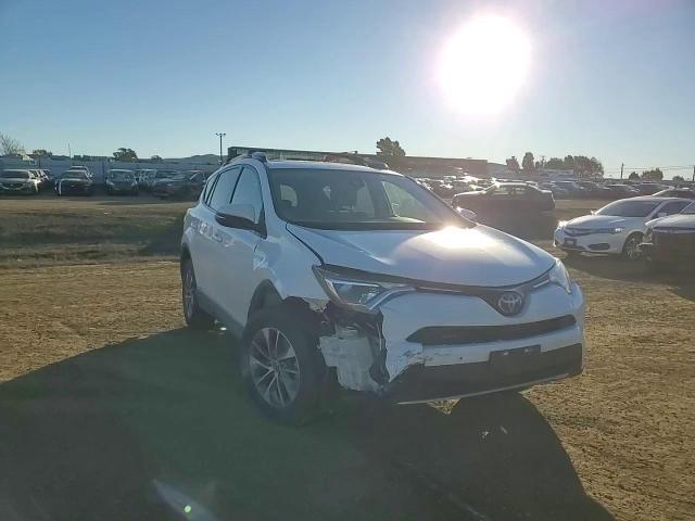 2018 Toyota RAV 4 - Image 12