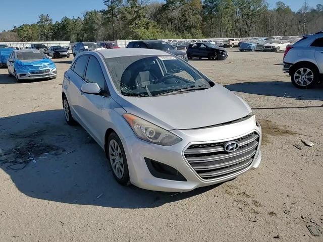 2016 Hyundai Elantra - Image 11