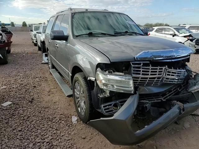 2010 Lincoln Navigator - Image 12
