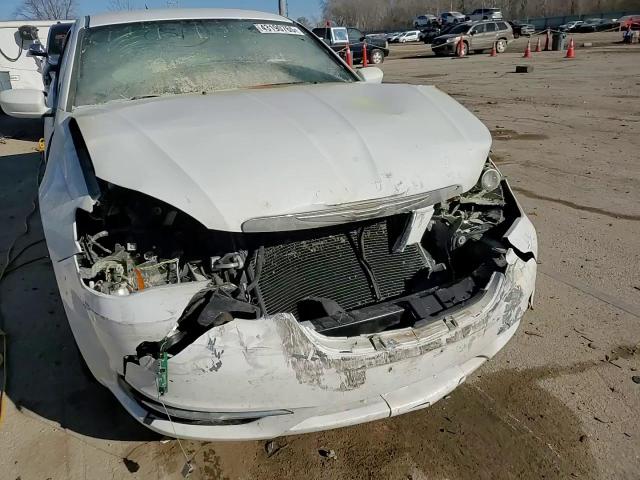 2012 Chrysler 200 - Image 14