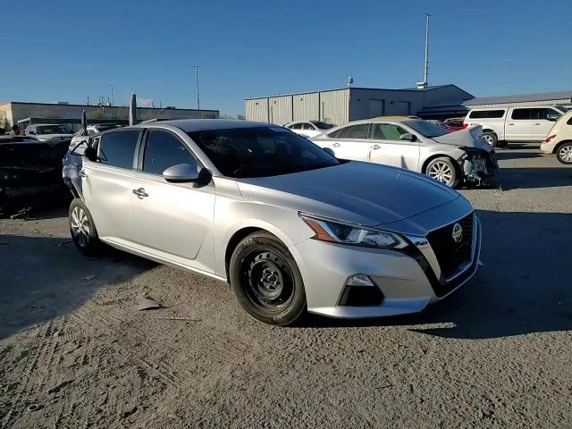 2019 Nissan Altima - Image 14