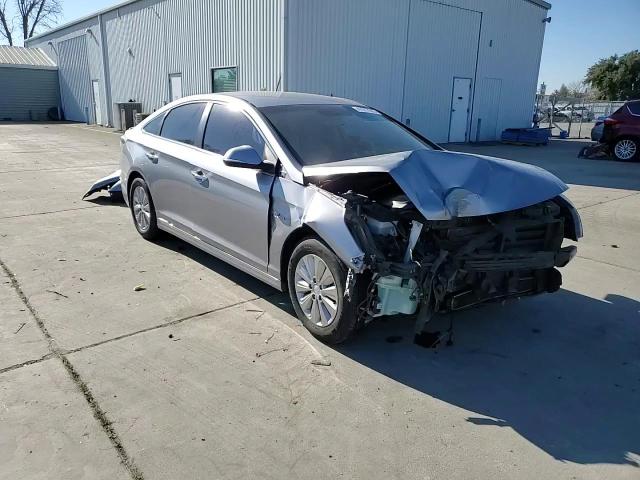 2016 Hyundai Sonata - Image 11