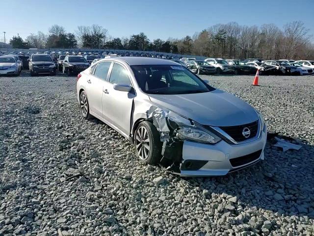 2017 Nissan Altima - Image 10