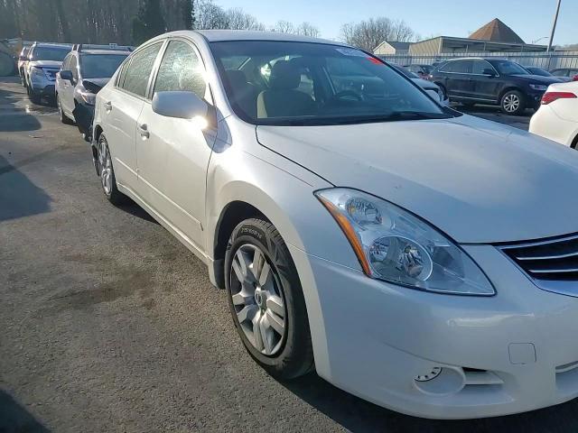 2011 Nissan Altima - Image 10