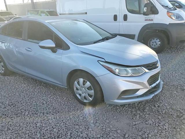 2018 Chevrolet Cruze - Image 10