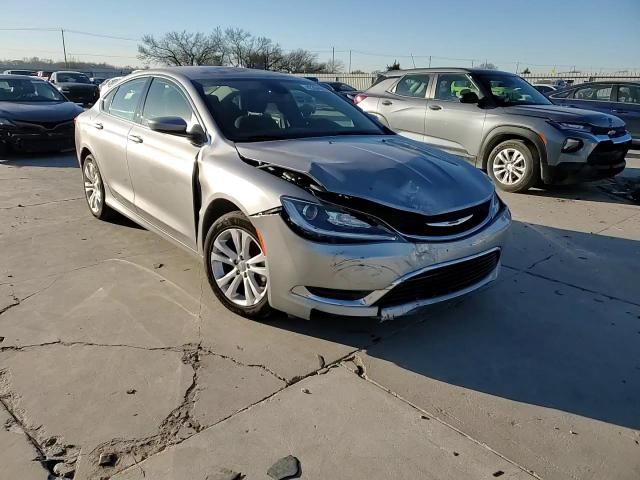 2015 Chrysler 200 - Image 10
