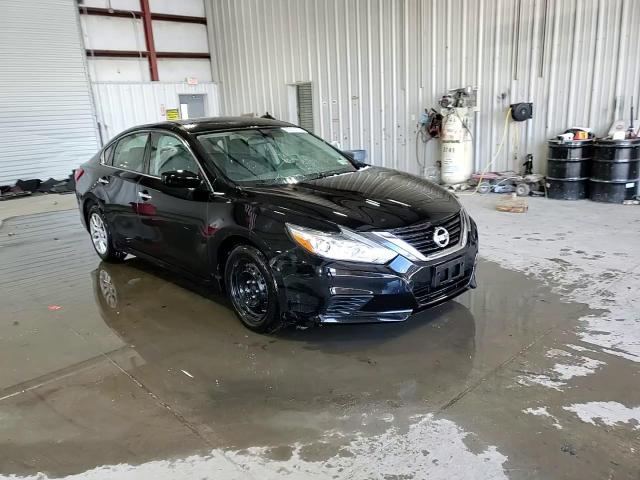 2017 Nissan Altima - Image 13